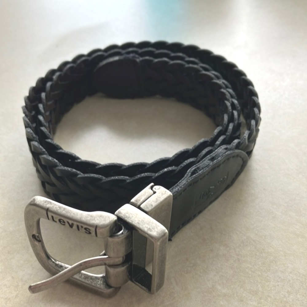 Boys Levi's leather reversible black and brown belt. Waist 26-28